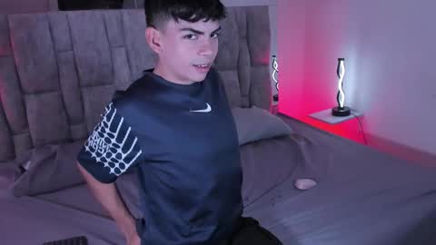 Snapshot of peter_chase chatting on 01-18-26, 07:28 Peter online show from 01-18-26, 07:28