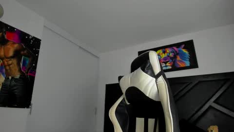 PeterColeman online show from 12-21-25, 01:35