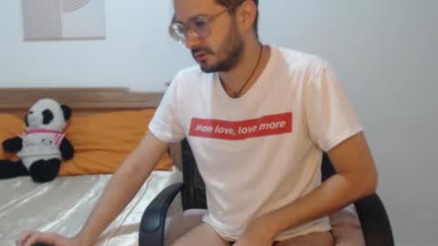 Snapshot of peter_x_annaud chatting on 11-03-25, 10:49 FELIPE online show from 11-03-25, 10:49