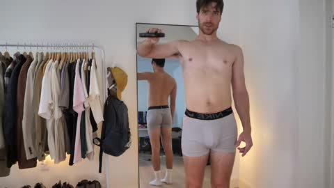 Snapshot of peterparkerrxox chatting on 10-15-25, 04:18 Peter Parker online show from 10-15-25, 04:18