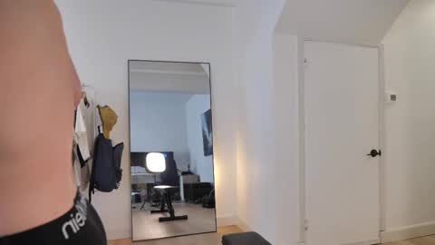 Snapshot of peterparkerrxox chatting on 11-19-25, 06:52 Peter Parker online show from 11-19-25, 06:52