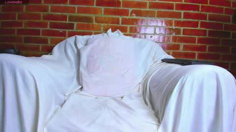 Snapshot of petite_amor chatting on 02-10-25, 07:17 petite_amor online show from 02-10-25, 07:17