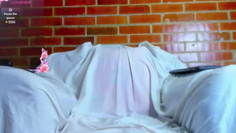 Snapshot of petite_amor chatting on 02-16-25, 11:05 petite_amor online show from 02-16-25, 11:05