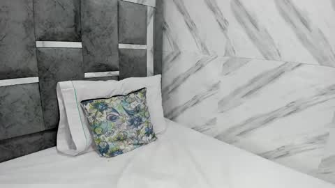 Snapshot of petite_amor chatting on 02-22-25, 07:25 petite_amor online show from 02-22-25, 07:25