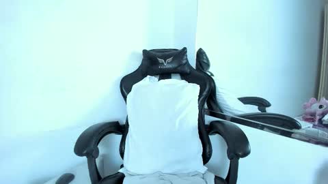 Snapshot of petite_amor chatting on 10-06-25, 07:55 petite_amor online show from 10-06-25, 07:55