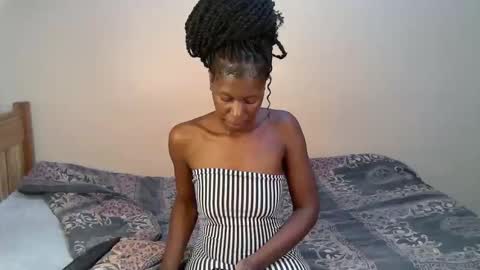 Snapshot of petite_anyaa chatting on 10-14-25, 02:01 Anya online show from 10-14-25, 02:01