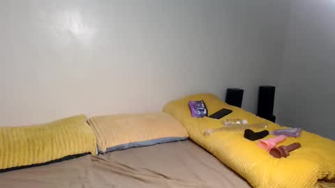 Snapshot of petite_anyaa chatting on 12-16-25, 09:25 Anya online show from 12-16-25, 09:25