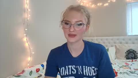 Little cupcake online show from 11-18-25, 05:28