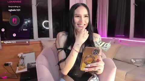 Snapshot of petite_linda chatting on 09-18-25, 03:52 Linda online show from 09-18-25, 03:52