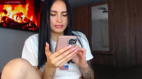 Linda online show from 06-05-26, 01:56