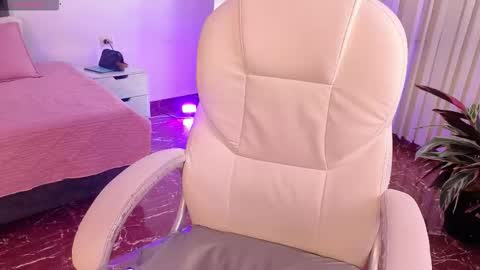 petite_molly_ online show from 11-12-25, 01:22