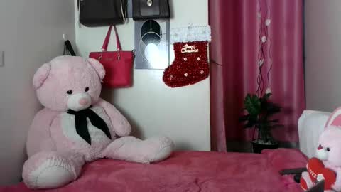 Snapshot of petite_princes chatting on 11-22-25, 03:33 petite_princes online show from 11-22-25, 03:33