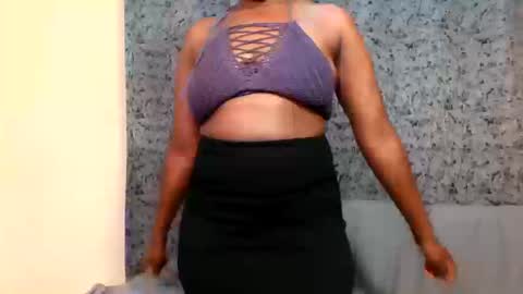 petite_queen001 online show from 03-11-26, 11:00