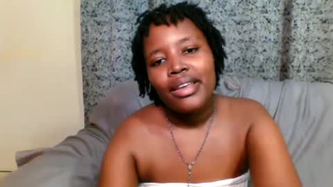 petite_queen001 online show from 03-13-26, 10:33