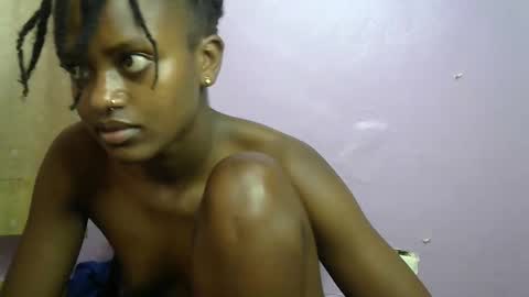 Snapshot of petite_star2 chatting on 10-23-25, 10:25 petite_star2 online show from 10-23-25, 10:25