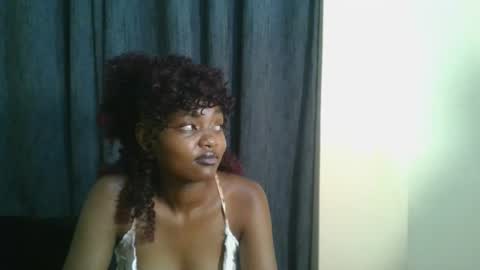 Snapshot of petite_temptation chatting on 12-04-25, 09:01 Bad gurl Riri online show from 12-04-25, 09:01