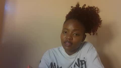 Snapshot of petite_temptation chatting on 12-15-25, 12:42 Bad gurl Riri online show from 12-15-25, 12:42