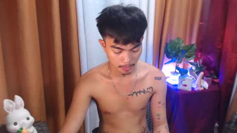 Snapshot of petiteasianx chatting on 03-05-25, 03:51 Vrin online show from 03-05-25, 03:51