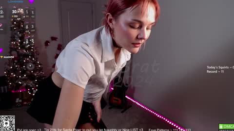 Snapshot of petitebrat chatting on 12-27-24, 01:43 PiperAvery online show from 12-27-24, 01:43