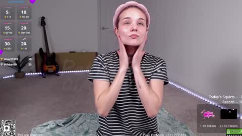 Snapshot of petitebrat chatting on 01-08-25, 11:30 PiperAvery online show from 01-08-25, 11:30