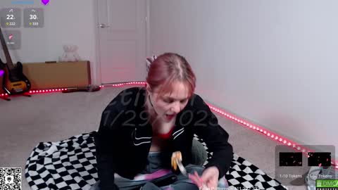 Snapshot of petitebrat chatting on 01-29-25, 11:25 PiperAvery online show from 01-29-25, 11:25