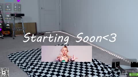 Snapshot of petitebrat chatting on 01-30-25, 06:32 PiperAvery online show from 01-30-25, 06:32