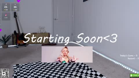 Snapshot of petitebrat chatting on 01-31-25, 09:05 PiperAvery online show from 01-31-25, 09:05