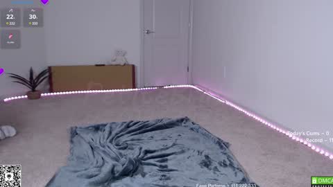 Snapshot of petitebrat chatting on 02-05-25, 05:41 PiperAvery online show from 02-05-25, 05:41