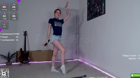 Snapshot of petitebrat chatting on 02-07-25, 02:04 PiperAvery online show from 02-07-25, 02:04