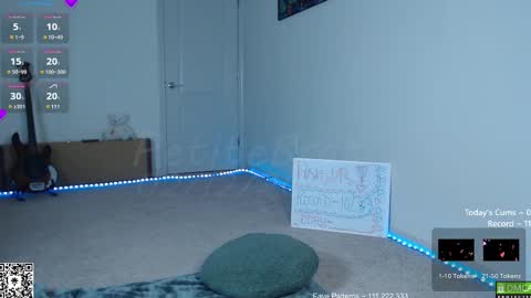 Snapshot of petitebrat chatting on 02-12-25, 10:59 PiperAvery online show from 02-12-25, 10:59