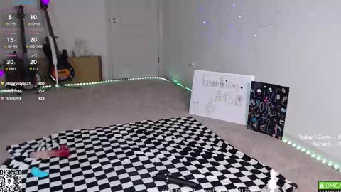 Snapshot of petitebrat chatting on 03-01-25, 01:53 PiperAvery online show from 03-01-25, 01:53