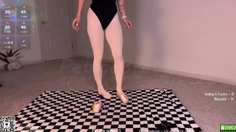 Snapshot of petitebrat chatting on 10-31-25, 08:54 PiperAvery online show from 10-31-25, 08:54