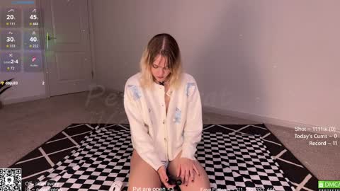 Snapshot of petitebrat chatting on 11-22-25, 08:02 PiperAvery online show from 11-22-25, 08:02