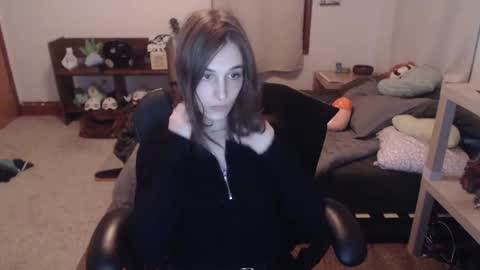 Snapshot of petitecut chatting on 02-11-25, 04:44 caracal online show from 02-11-25, 04:44