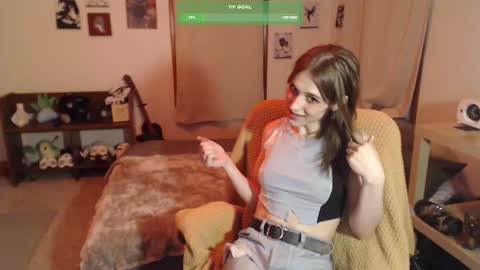 Snapshot of petitecut chatting on 02-16-25, 03:15 caracal online show from 02-16-25, 03:15