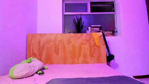 Lunna online show from 01-15-25, 02:06