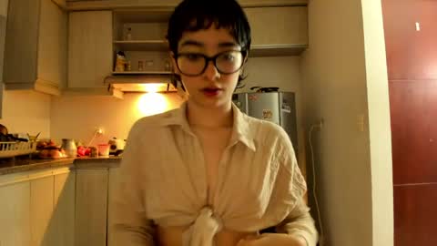 Lunna online show from 04-19-26, 01:16