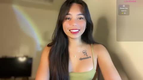 Snapshot of petitegirlx69 chatting on 01-01-25, 07:32 miss lisa online show from 01-01-25, 07:32