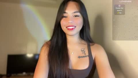 Snapshot of petitegirlx69 chatting on 01-17-25, 05:51 miss lisa online show from 01-17-25, 05:51