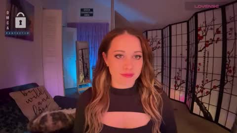 Snapshot of petitejewel chatting on 12-16-24, 06:32 Jules online show from 12-16-24, 06:32