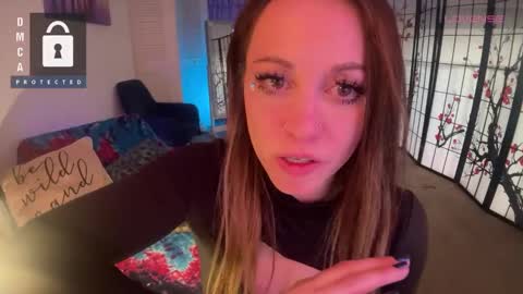 Snapshot of petitejewel chatting on 12-31-24, 05:29 Jules online show from 12-31-24, 05:29