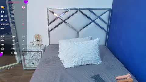 Snapshot of petitelittleebony chatting on 02-04-25, 07:55 little sharon online show from 02-04-25, 07:55