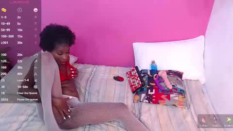 Snapshot of petitelittleebony chatting on 02-25-25, 09:02 little sharon online show from 02-25-25, 09:02