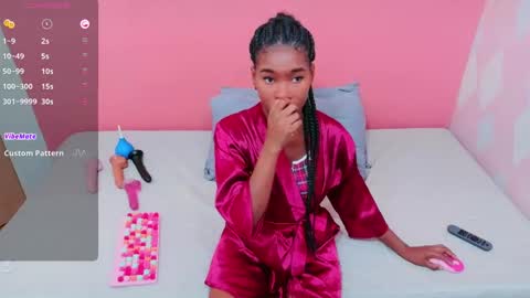 Snapshot of petitelittleebony chatting on 09-10-25, 08:09 little sharon online show from 09-10-25, 08:09