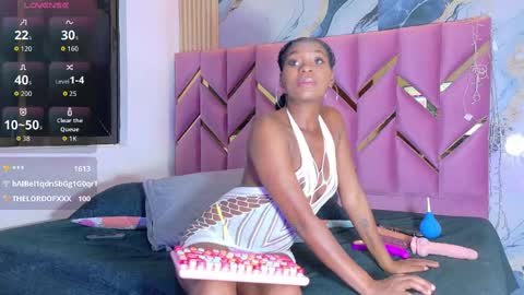 Snapshot of petitelittleebony chatting on 09-12-25, 08:42 little sharon online show from 09-12-25, 08:42