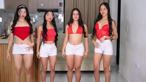 Snapshot of petites_perles chatting on 10-16-25, 01:56 Sara Emma and Nahomy online show from 10-16-25, 01:56