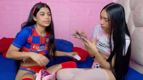 Snapshot of petitestrawberry18 chatting on 10-17-25, 05:37 Tip us ask our names online show from 10-17-25, 05:37