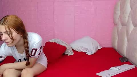 Snapshot of petitestrawberry18 chatting on 10-27-25, 06:17 Tip us ask our names online show from 10-27-25, 06:17