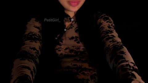 Snapshot of petitgirl_ chatting on 12-18-24, 11:19  J A S S  online show from 12-18-24, 11:19