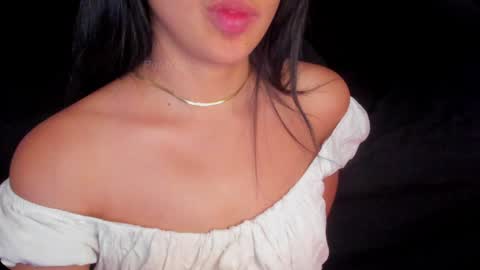 Snapshot of petitgirl_ chatting on 12-22-24, 06:15  J A S S  online show from 12-22-24, 06:15